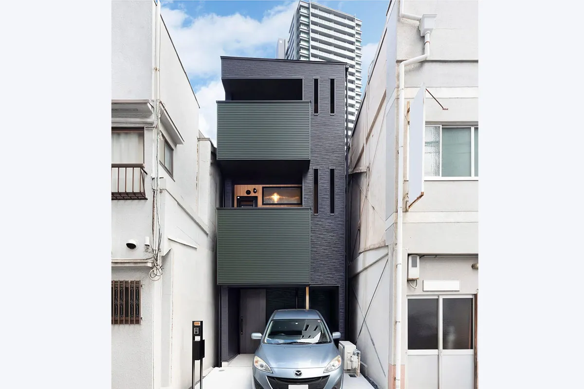 狭小だけど快適空間。動線にこだわった表と裏を土間でつなぐ家