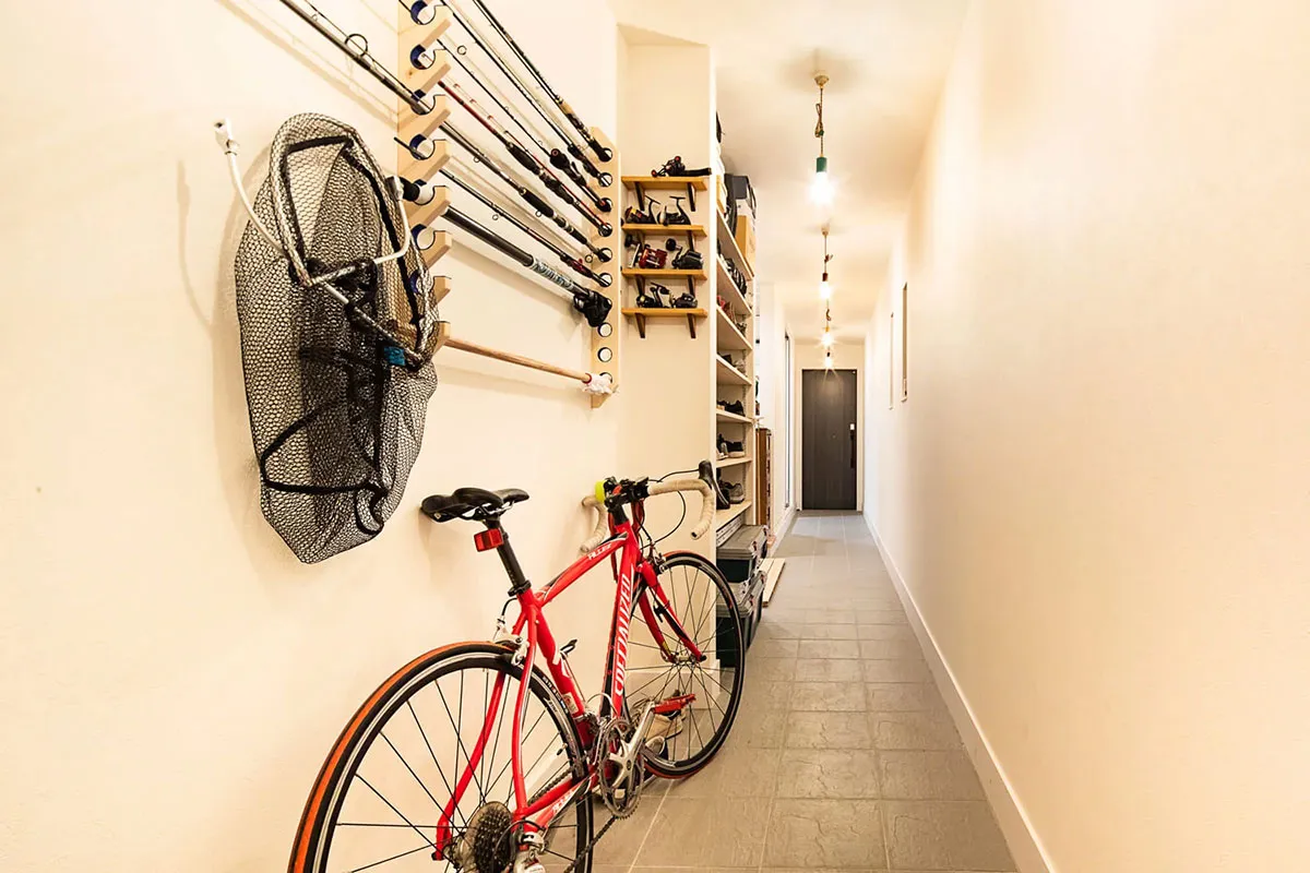 狭小だけど快適空間。動線にこだわった表と裏を土間でつなぐ家