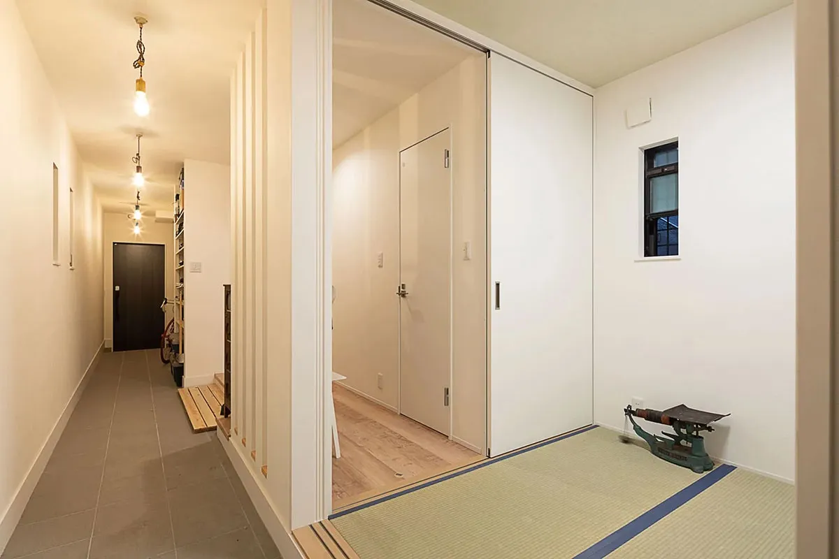 狭小だけど快適空間。動線にこだわった表と裏を土間でつなぐ家