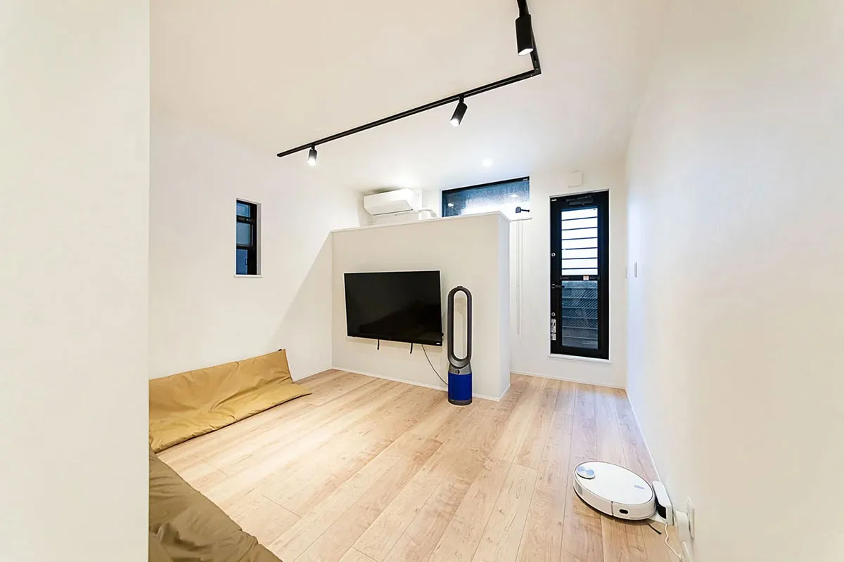 狭小だけど快適空間。動線にこだわった表と裏を土間でつなぐ家