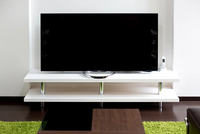 凹んだスペースにジャストフィット！『オーダメイドのテレビ台