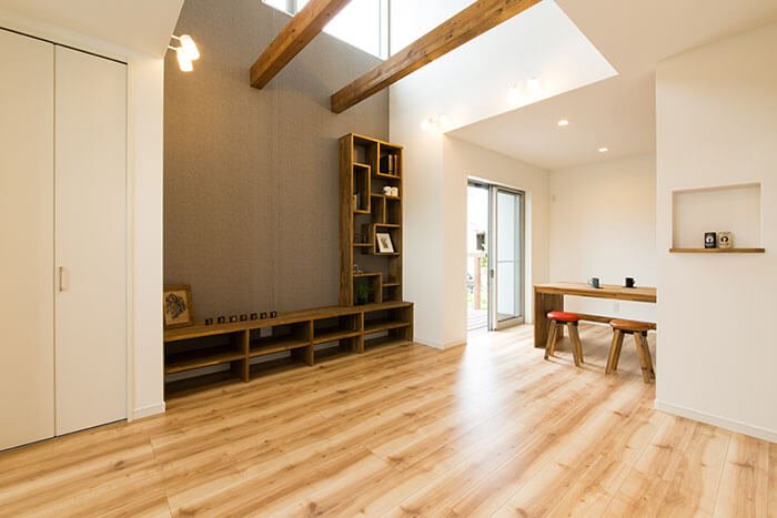 吹き抜けウッディリビング01