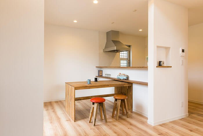 吹き抜けウッディダイニング